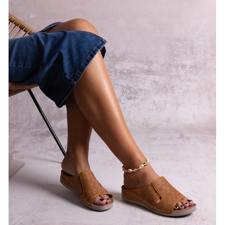 Slides Marouna perfurados marrons castanho 1