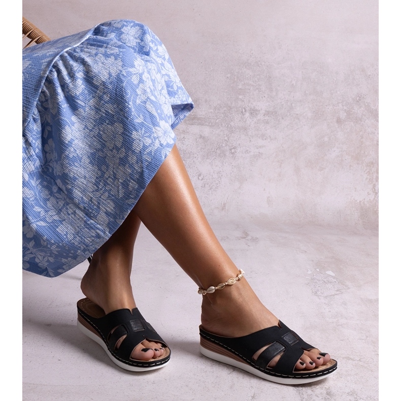 Chinelos leves pretos com cunha baixa da Mifsuda 1 Chinelos leves pretos com cunha baixa da Mifsuda 1