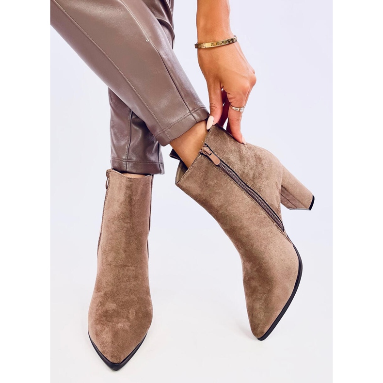 Clássico salto alto Titina Khaki bege 1