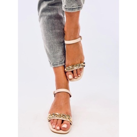 Sandália de salto baixo Daphne Bege. 1