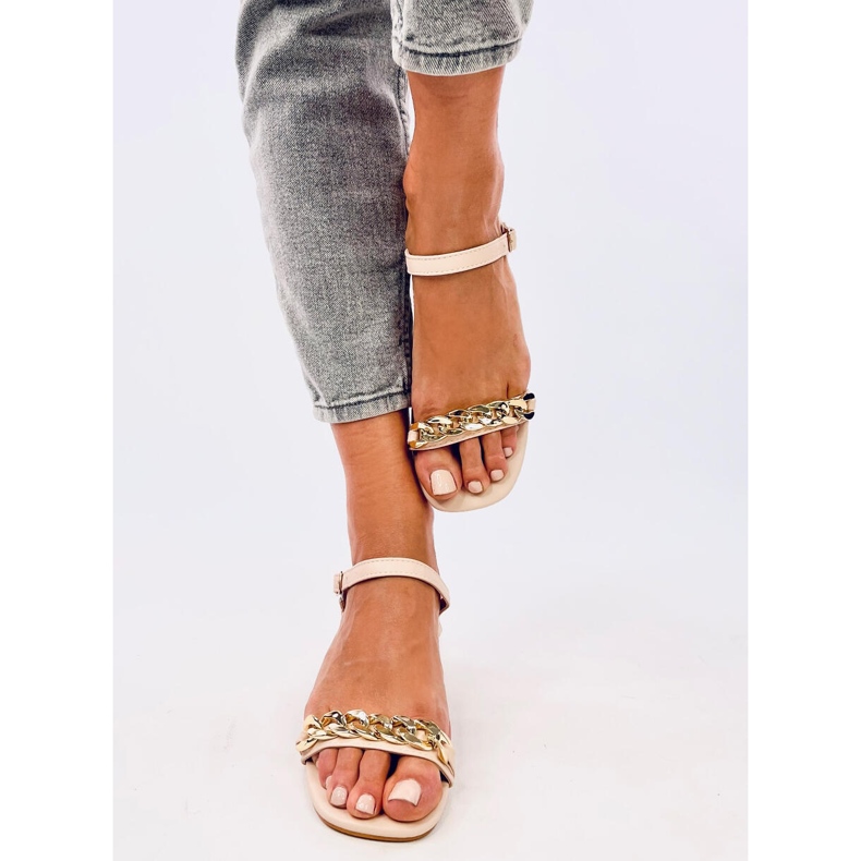 Sandália de salto baixo Daphne Bege. 1