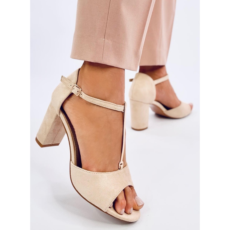 Sandálias de salto alto Ferdi Beige com decoração dourada bege 2 Sandálias de salto alto Ferdi Beige com decoração dourada bege 2