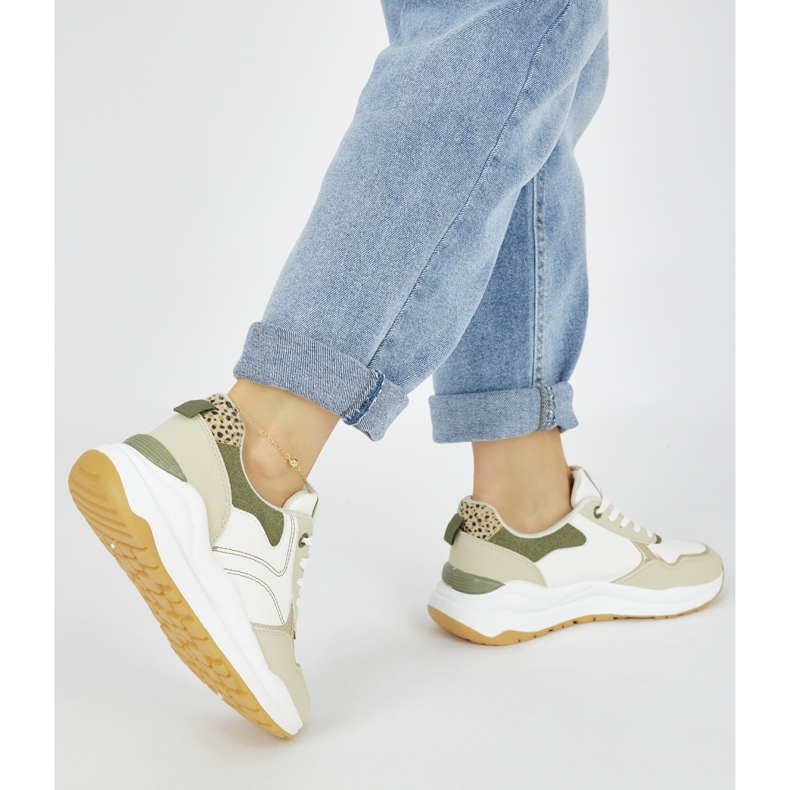 Calçado desportivo feminino multicolorido com sola grossa branco 2