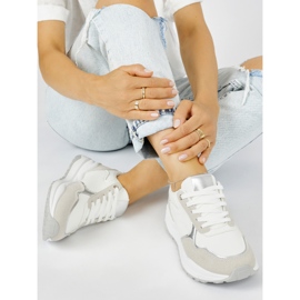 Calçado desportivo feminino branco com sola grossa 1 Calçado desportivo feminino branco com sola grossa 1