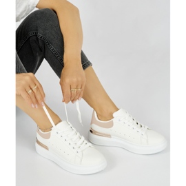 Tênis feminino de couro branco com elemento rosa 1