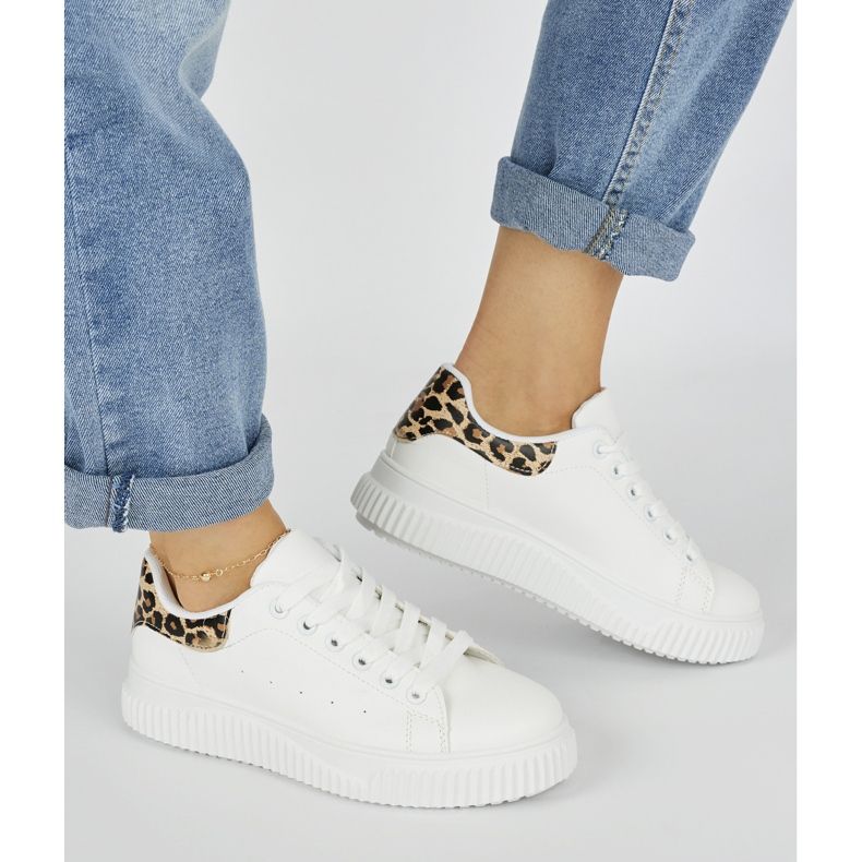 Tênis feminino branco com estampa de leopardo 2 Tênis feminino branco com estampa de leopardo 2