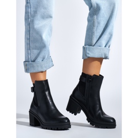 Elegantes botins pretos de salto alto 1