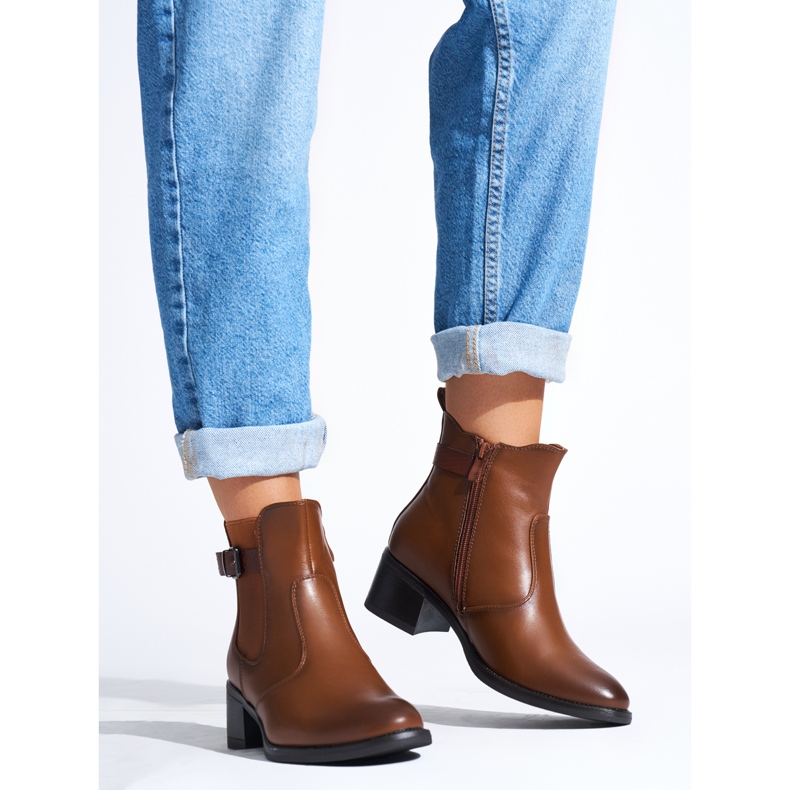 Botins castanhos de mulher com salto baixo 1 Botins castanhos de mulher com salto baixo 1