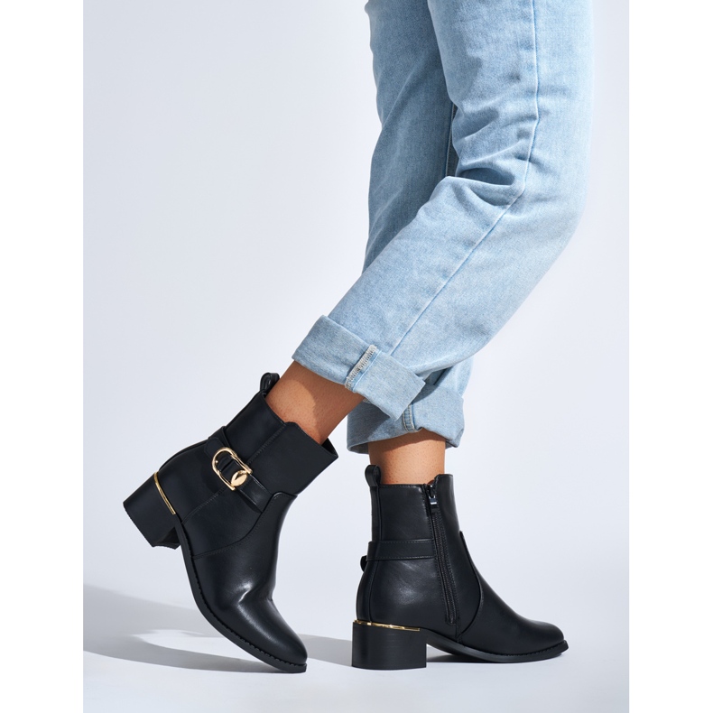 Botins pretos elegantes 1