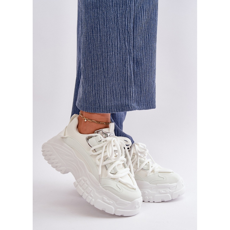 Tênis feminino com sola maciça, branco Nevela 1