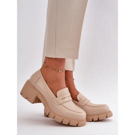 Sapatos femininos de salto baixo feitos de couro ecológico bege Menloa 1