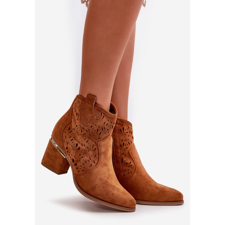 Botas de cowboy perfuradas com salto alto e zíper camelo Vosilara marrom 1