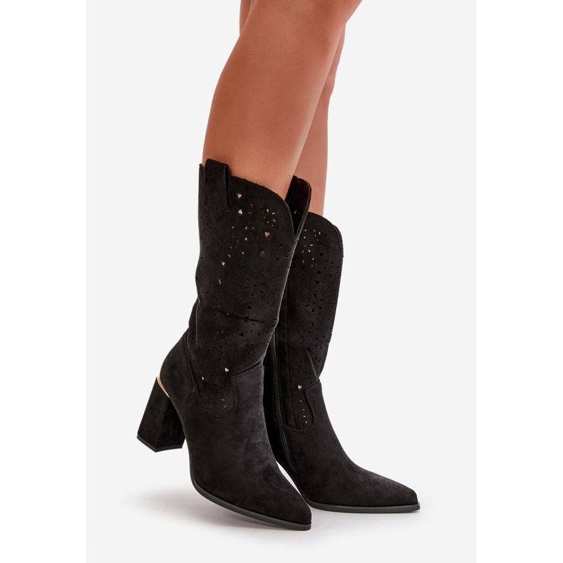 Botas femininas abertas de salto alto com bico fino, camurça ecológica preta Nevithra preto 1 Botas femininas abertas de salto alto com bico fino, camurça ecológica preta Nevithra preto 1
