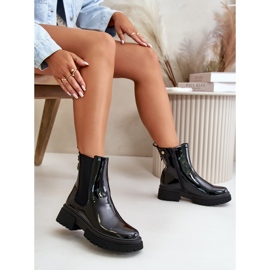 Botins envernizados com zíper, Groesta preto isolado 2