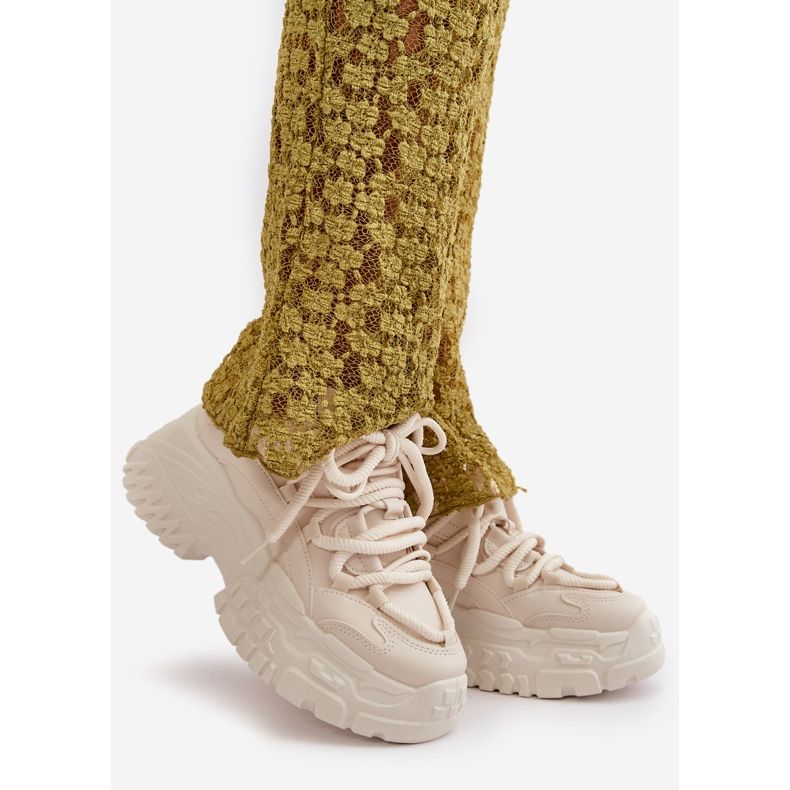 Tênis feminino bege claro com sola grossa Nevela 1