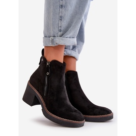 Botins femininos isolados em camurça ecológica, Velarilla preta preto 1