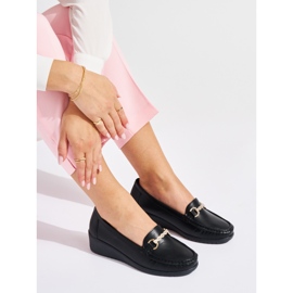 Mocassins femininos negros com decoração dourada preto 2