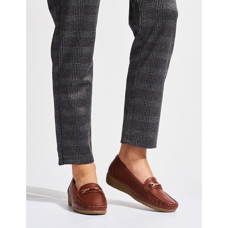 Mocassins femininos marrons com decoração marrom 2