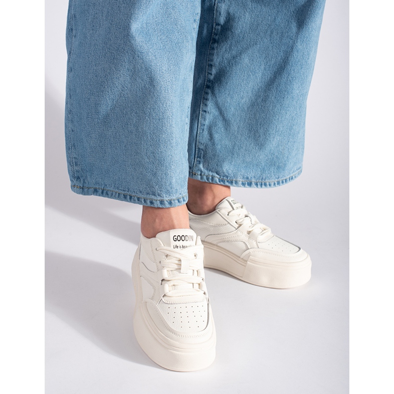 Calçado desportivo feminino branco com sola alta 1