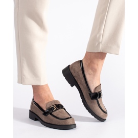 Mocassins femininos de camurça com fivela bege 2