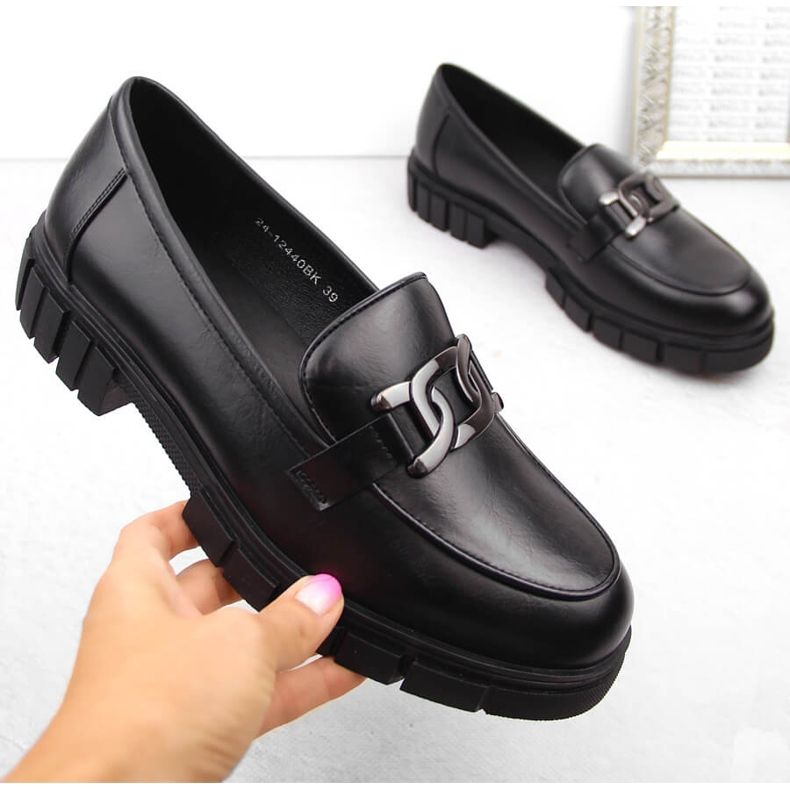 Mocassins femininos com corrente, pretos Potocki 12440 1