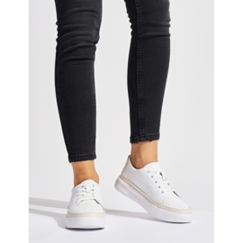 Tênis branco de couro perfurado por Sergio Leone 2