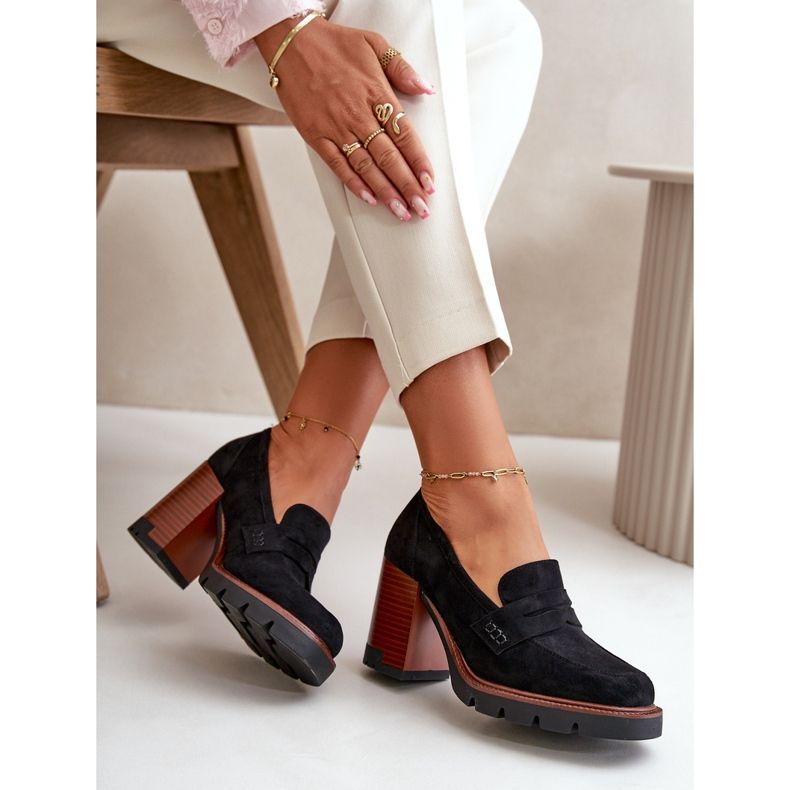 Sapatos femininos de salto alto confeccionados em camurça ecológica preta Vinceza 58105 preto 2