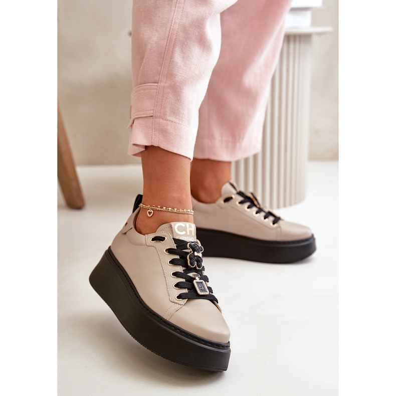 Tênis feminino de couro com alfinetes na plataforma CheBello 4596 bege 2