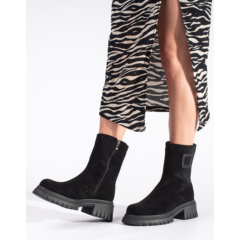 Botas pretas de mulher com sola grossa preto 2