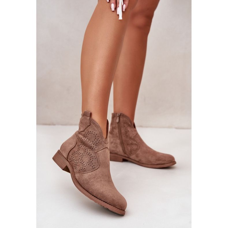 Botas femininas perfuradas com salto plano marrom S.Barski HY42-151 castanho 2 Botas femininas perfuradas com salto plano marrom S.Barski HY42-151 castanho 2