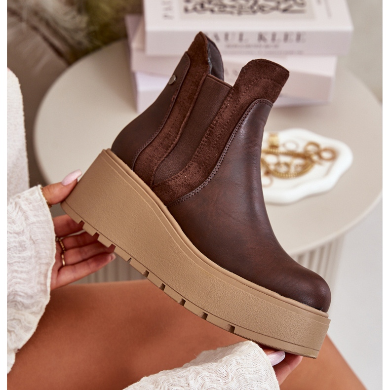 Botas femininas isoladas com plataforma e cunhas marrom Mivanira marrom castanho 2