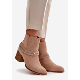 Botas femininas isoladas de salto alto com corrente Eco Camurça Bege Hanalen 1 Botas femininas isoladas de salto alto com corrente Eco Camurça Bege Hanalen 1