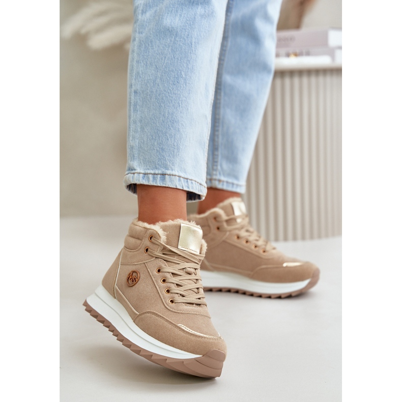 Calçados esportivos femininos isolados na plataforma Khaki Ariatte bege 2