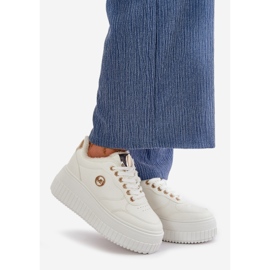 Tênis esportivo feminino isolado com sola robusta, Ardiela branco 1