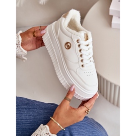 Tênis esportivo feminino isolado com sola robusta, Ardiela branco 2