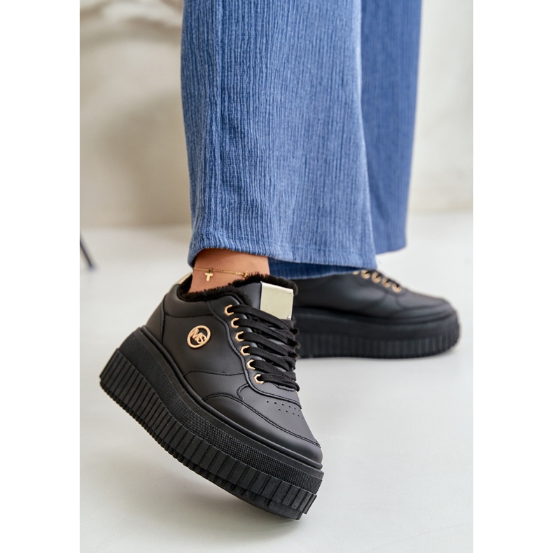 Tênis esportivo feminino isolado com sola robusta, preto Ardiela 2