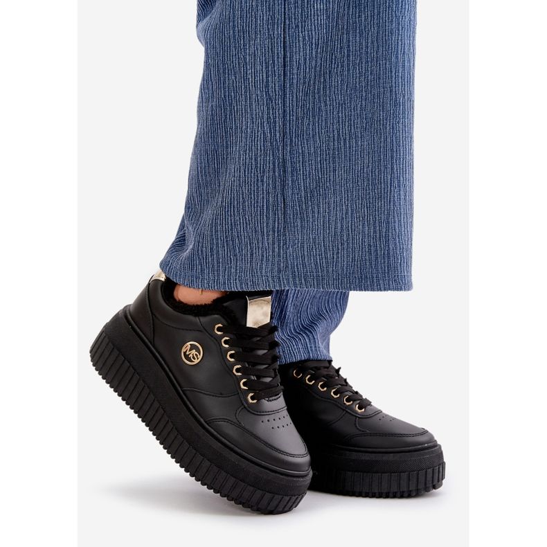 Tênis esportivo feminino isolado com sola robusta, preto Ardiela 1