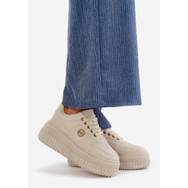 Tênis esportivo feminino isolado com sola robusta, bege Verissha 1