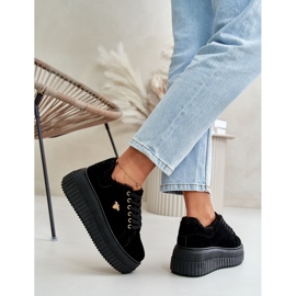 Tênis feminino isolado com sola robusta com detalhes dourados, preto Lotira 2