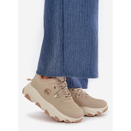 Calçado esportivo feminino com cadarço isolado na plataforma, bege, branco 1