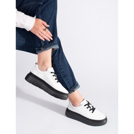 Sapatos brancos de couro em plataforma preta 1