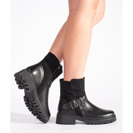 Botins femininos pretos com fecho decorativo 1