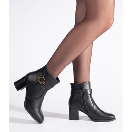 Botins pretos com biqueira quadrada 2