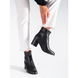 Botins pretos no poste Sergio Leone 2