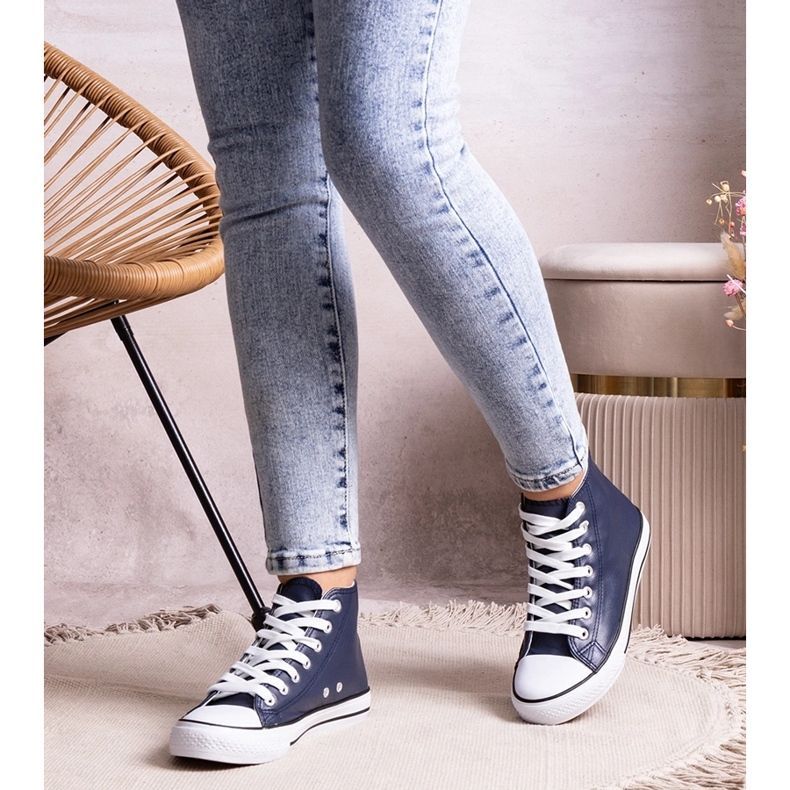 Tênis de cano alto azul marinho feito de couro ecológico da Boniface 1