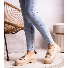 Sapatos bege com fivela dourada da Anielania 2 Sapatos bege com fivela dourada da Anielania 2