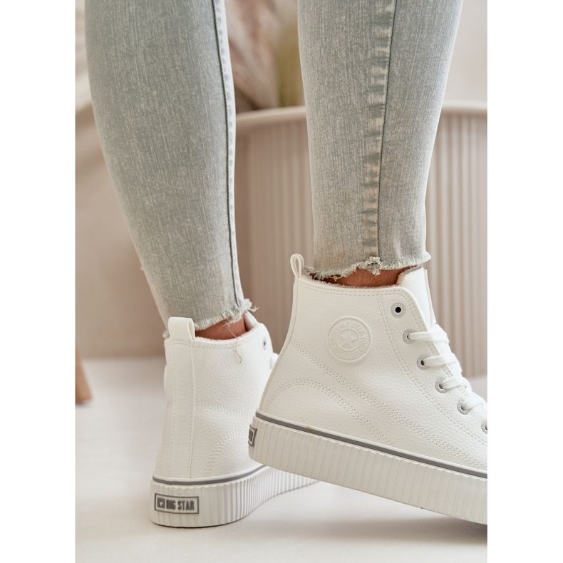 Tênis feminino de couro ecológico isolado Big Star OO274788 branco 2