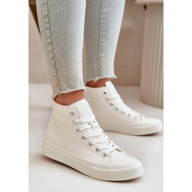 Tênis feminino isolado feito de couro ecológico branco Big Star OO274932 2