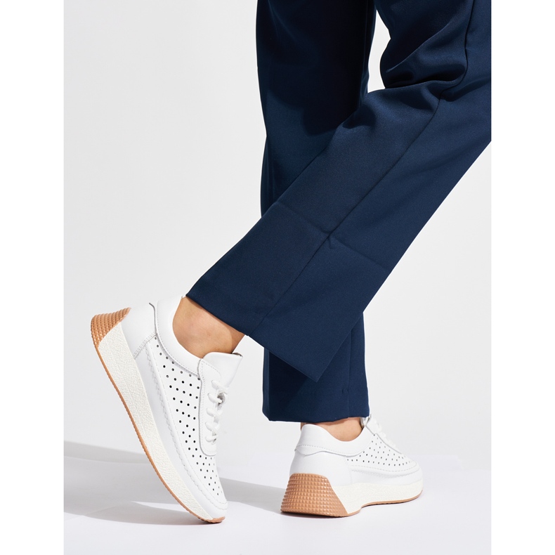 Calçado esportivo branco de couro perfurado por Sergio Leone 2