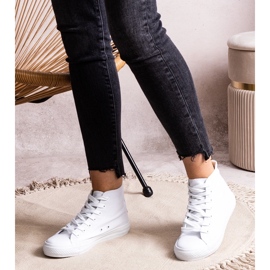 Tênis branco de cano alto da Raffie 1